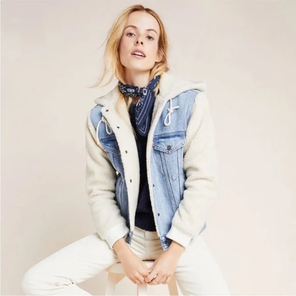 LEVI’S Ex-Boyfriend Sherpa-Lined Denim Trucker Jacket - Picture 4 of 14